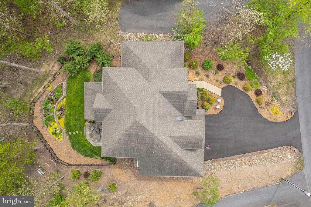 1064 LAKEVIEW DR