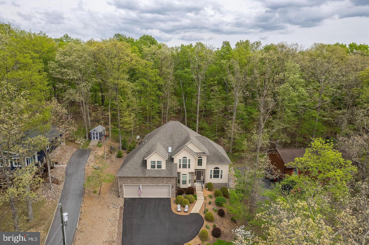 1064 LAKEVIEW DR
