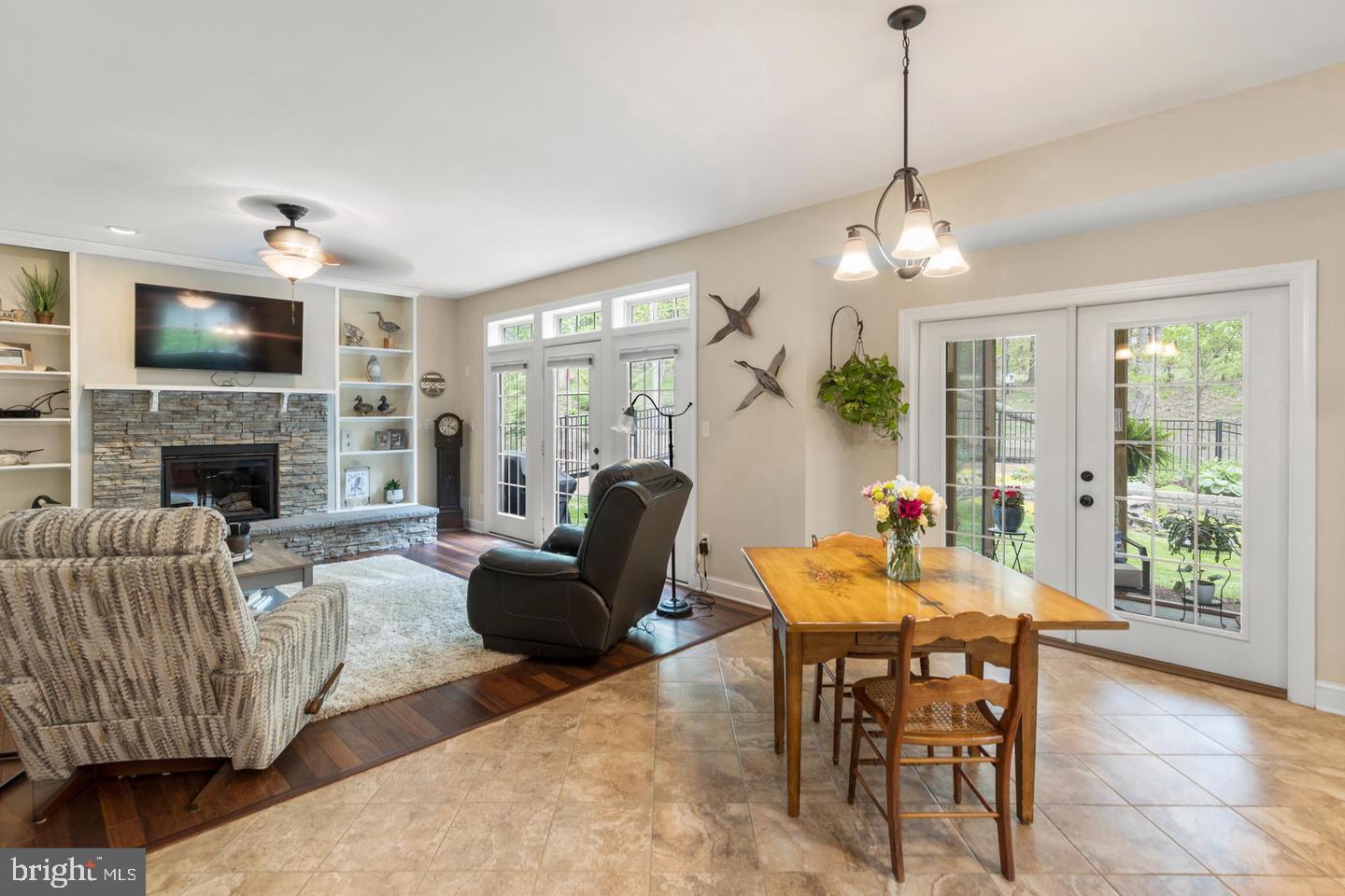 1064 LAKEVIEW DR