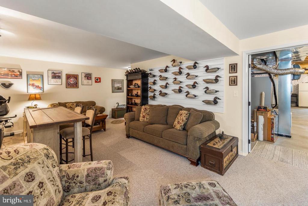 1064 LAKEVIEW DR