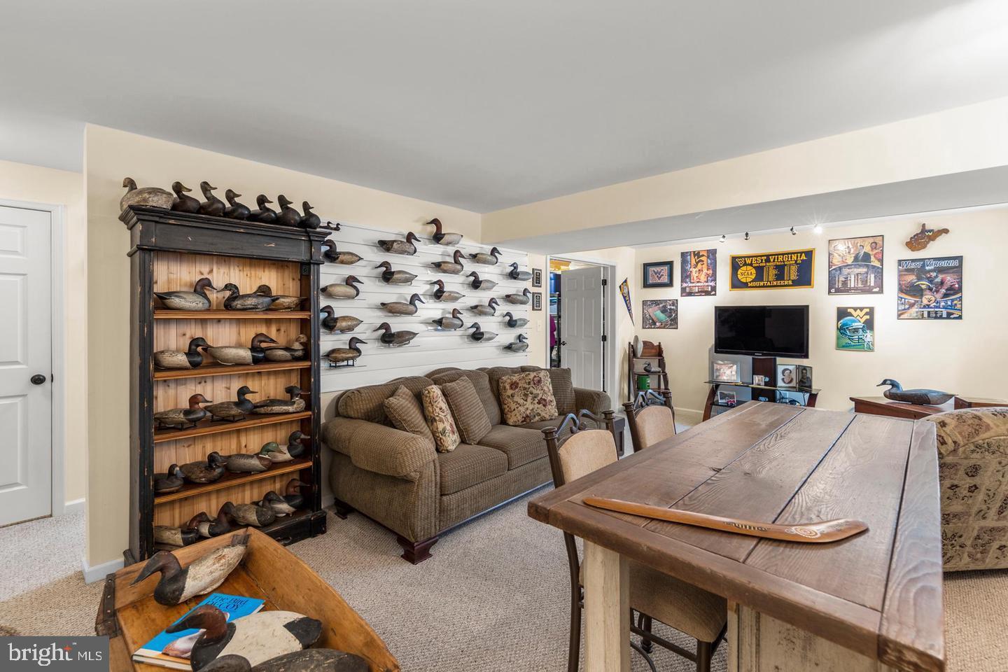 1064 LAKEVIEW DR