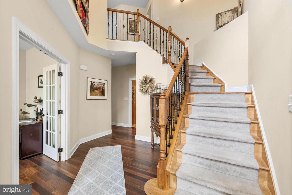 1064 LAKEVIEW DR