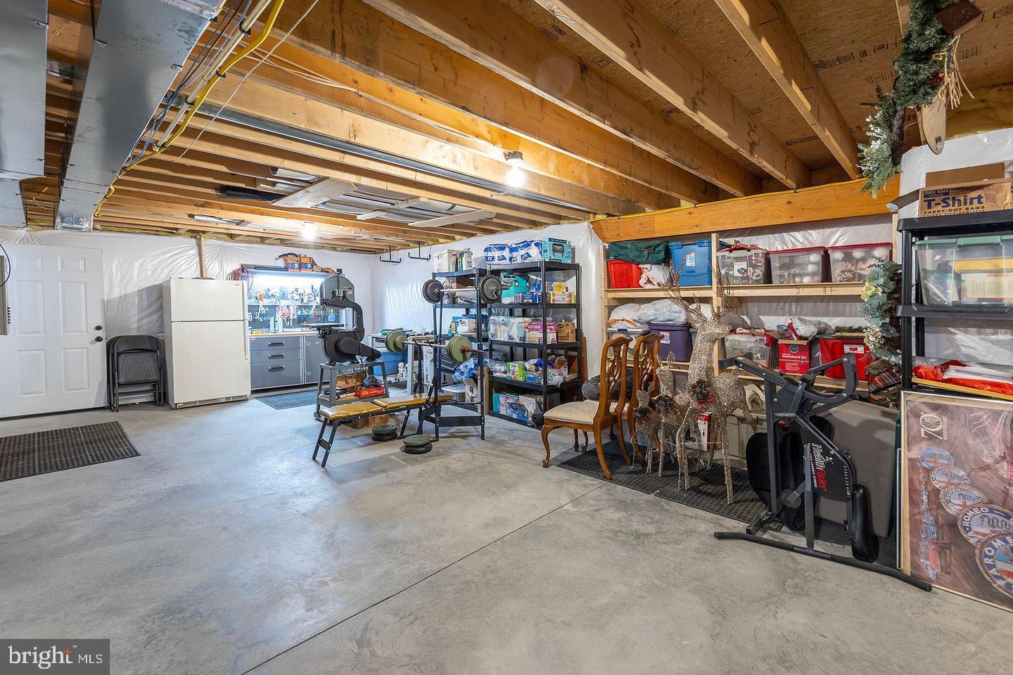 1064 LAKEVIEW DR