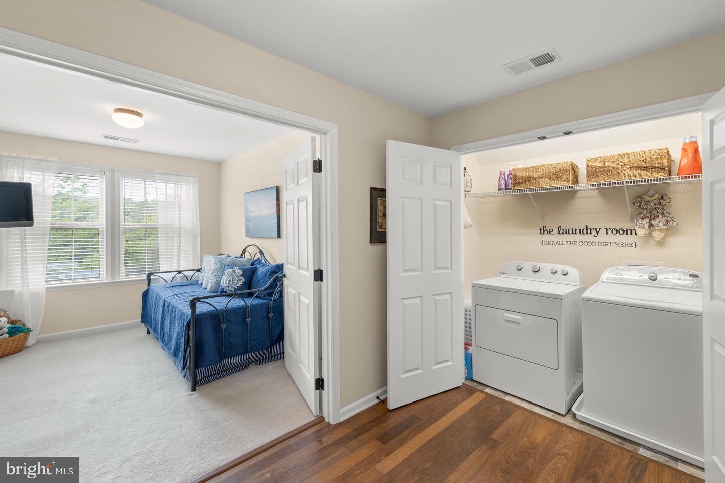 1064 LAKEVIEW DR