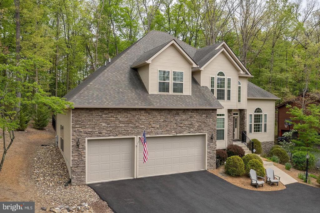 1064 LAKEVIEW DR