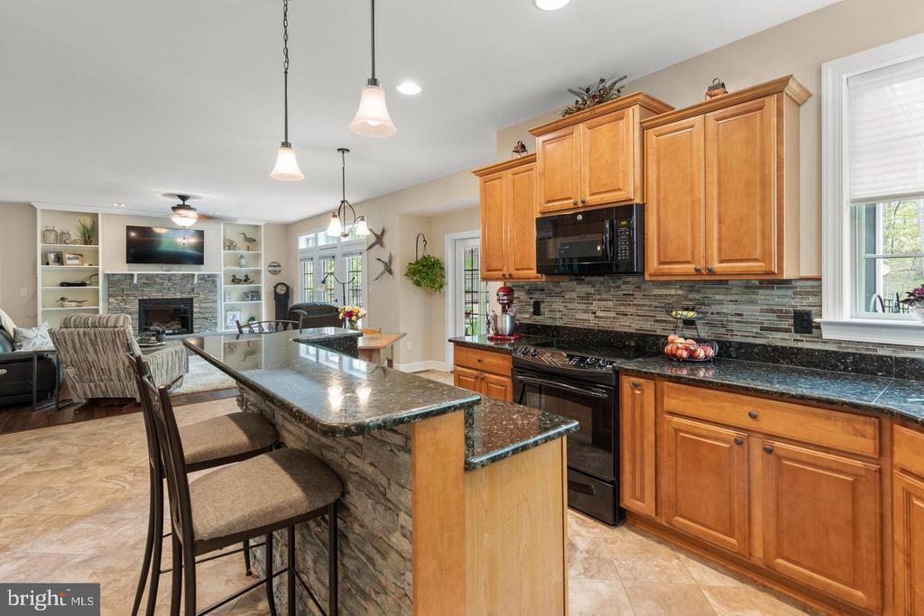 1064 LAKEVIEW DR