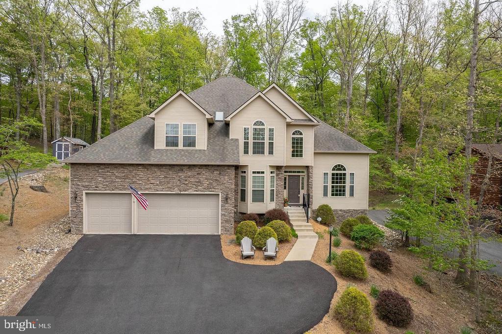 1064 LAKEVIEW DR
