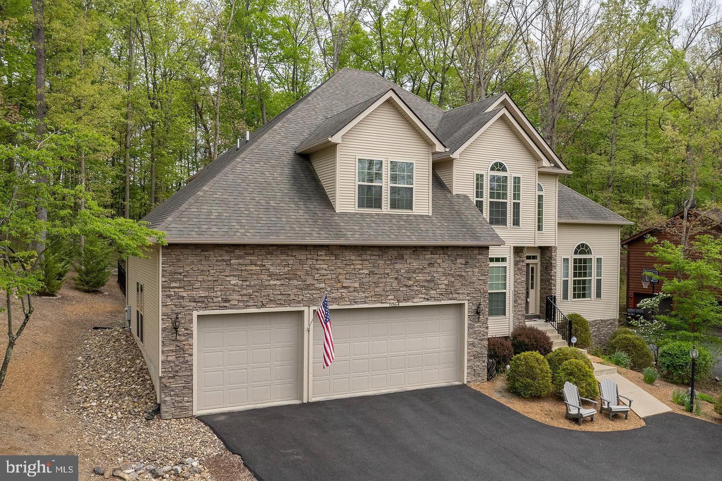 1064 LAKEVIEW DR