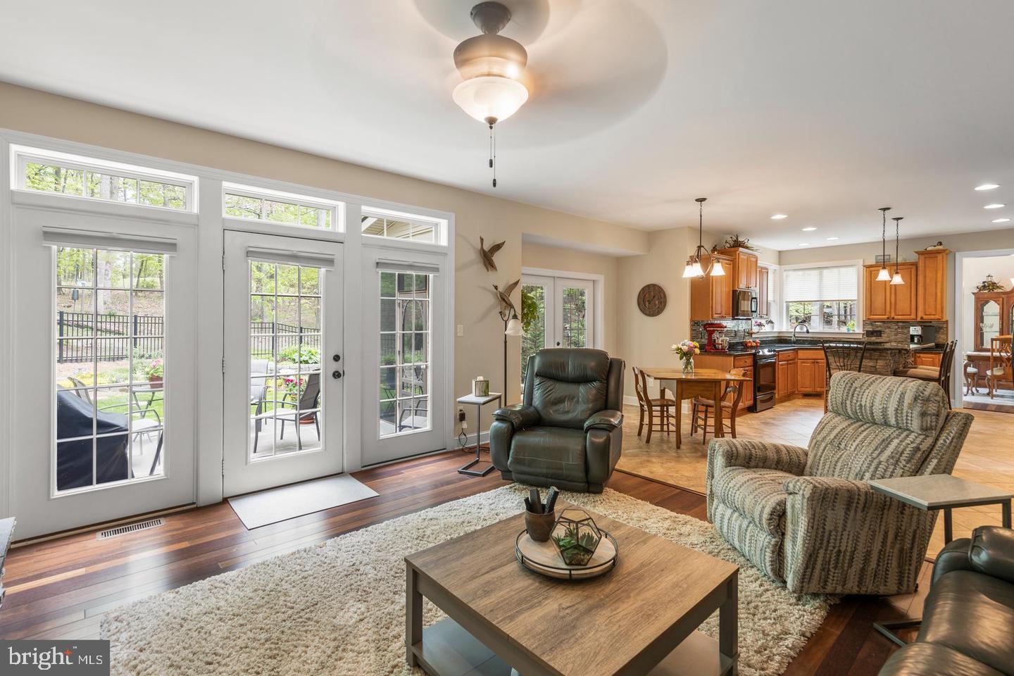 1064 LAKEVIEW DR