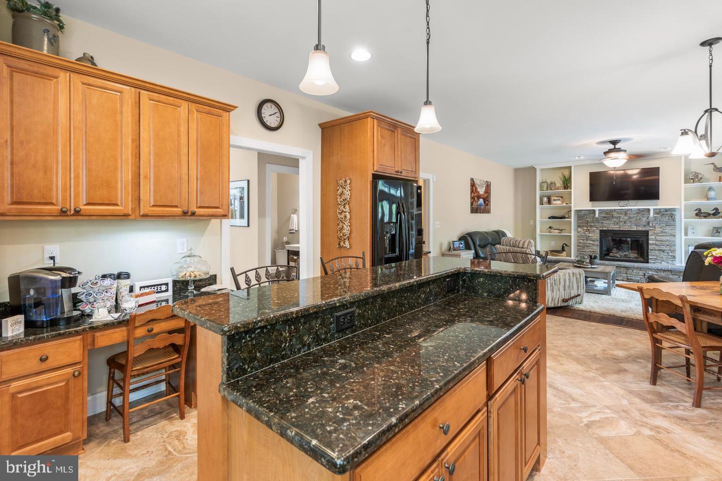 1064 LAKEVIEW DR