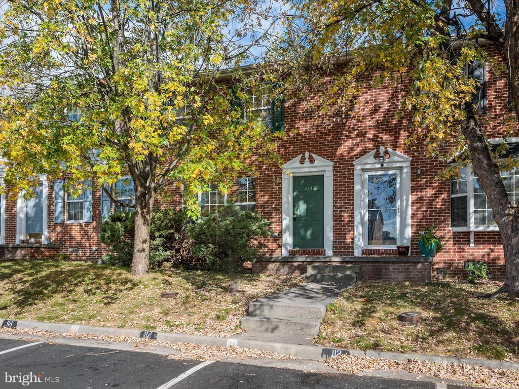 114 PARKSIDE DR