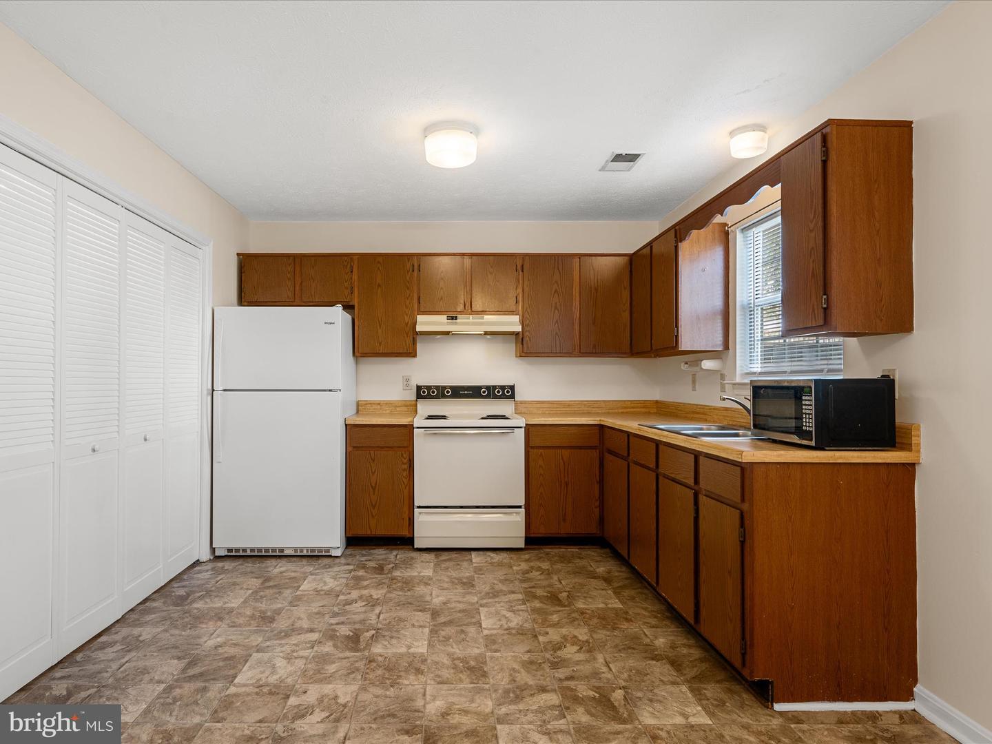 114 PARKSIDE DR