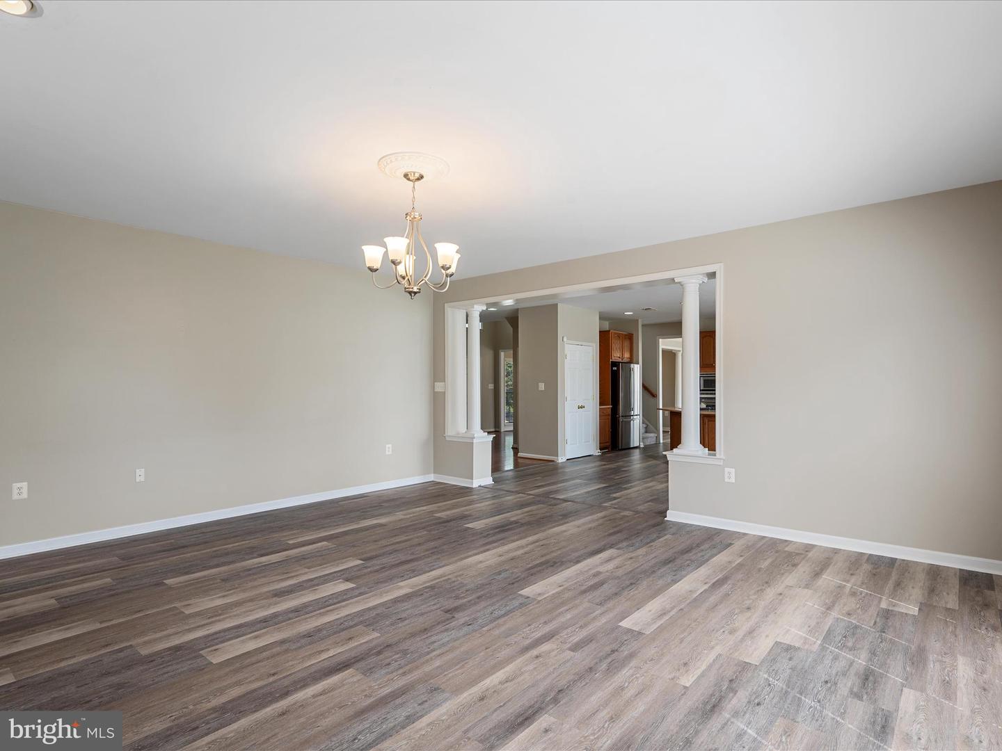 207 MACKENZIE LN