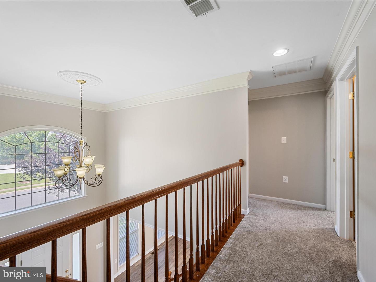 207 MACKENZIE LN