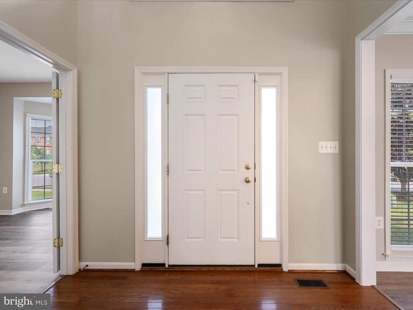 207 MACKENZIE LN