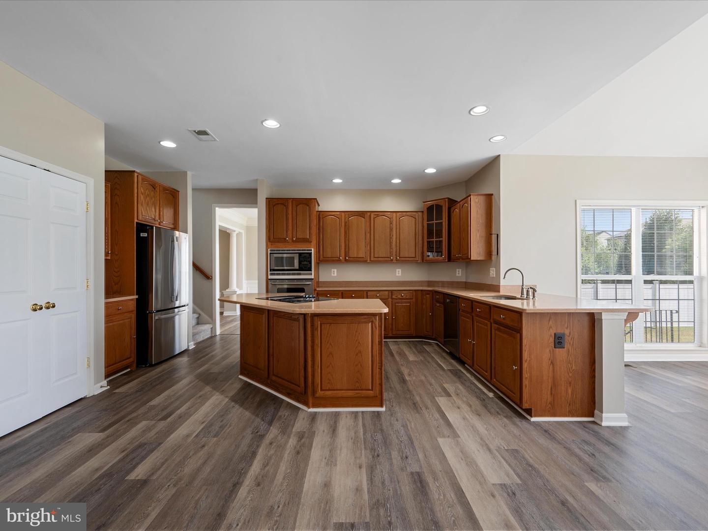 207 MACKENZIE LN