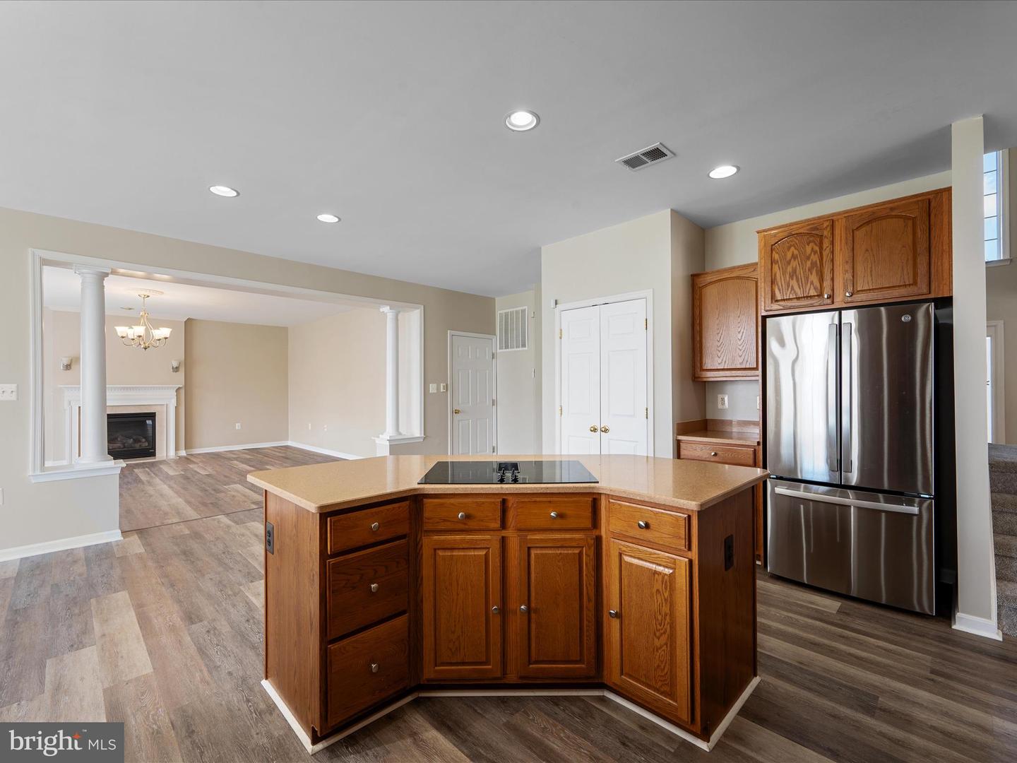 207 MACKENZIE LN