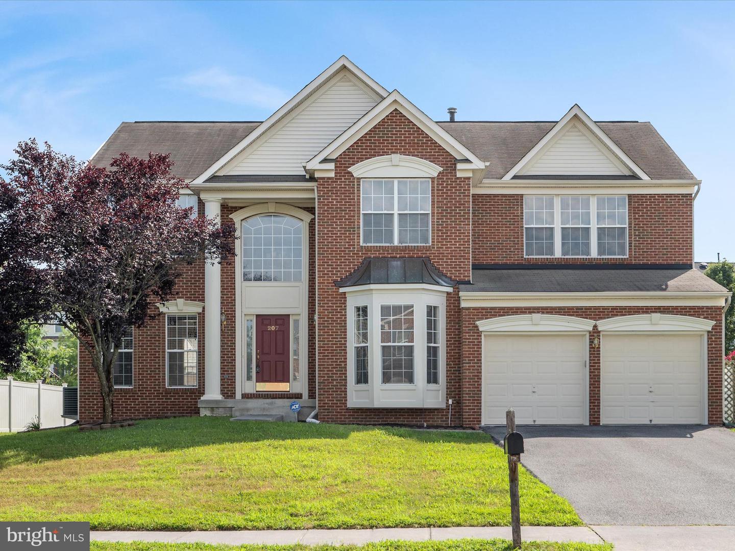 207 MACKENZIE LN