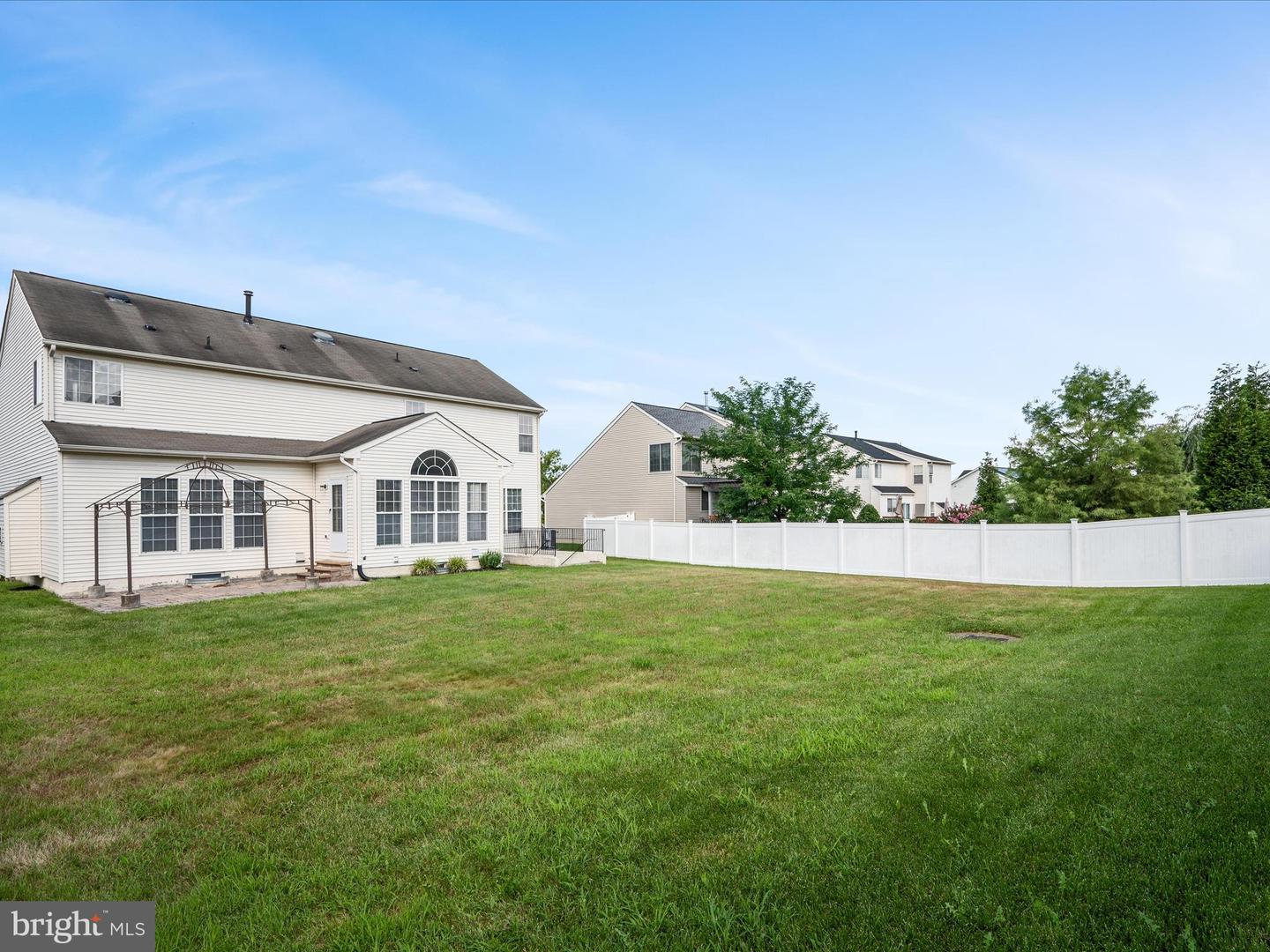 207 MACKENZIE LN