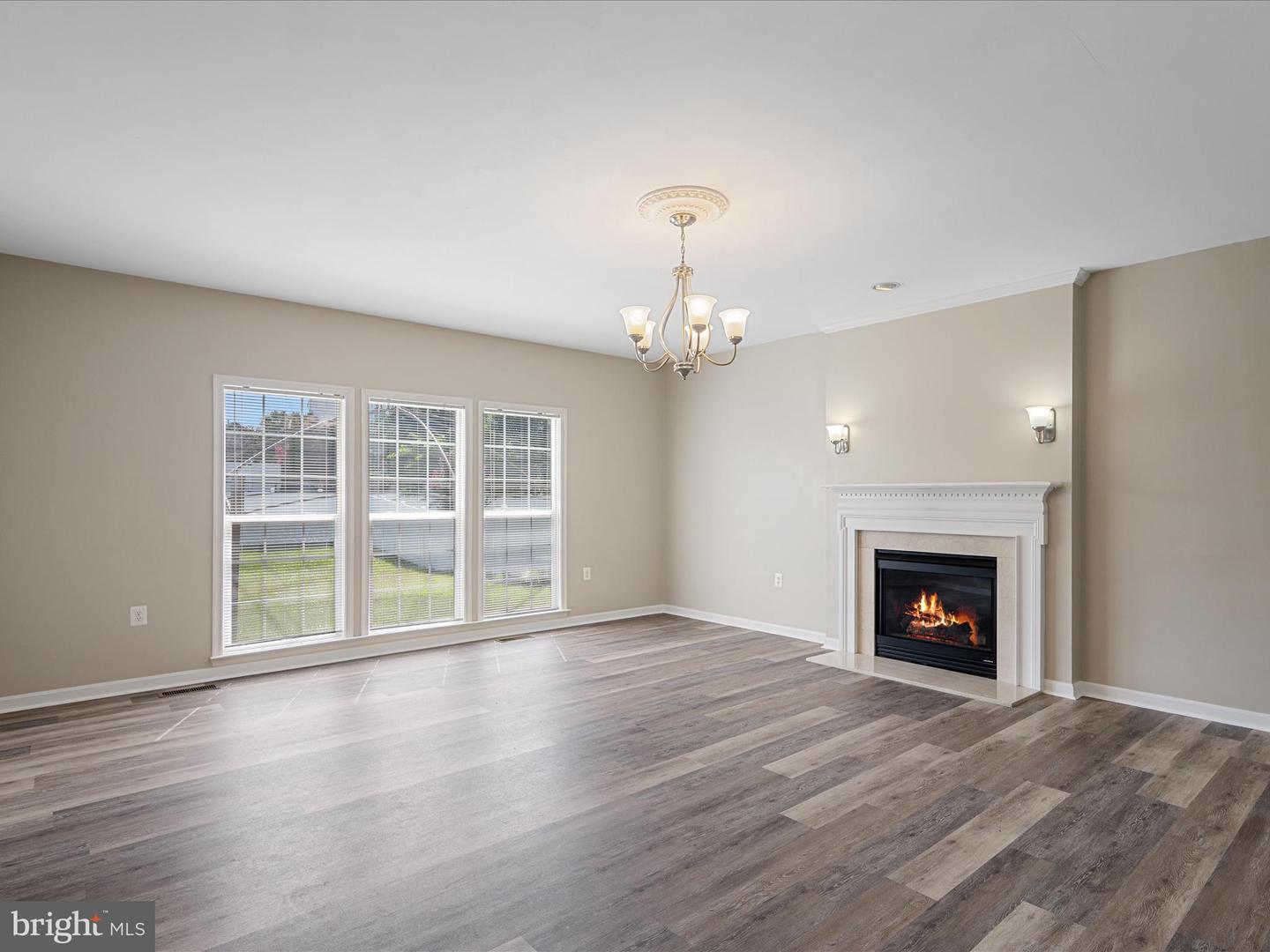 207 MACKENZIE LN