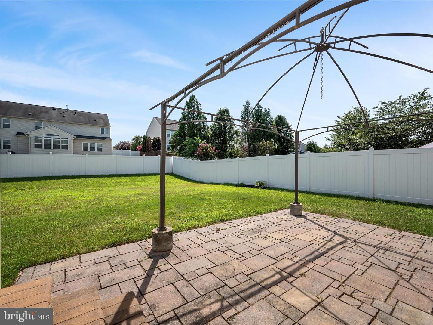 207 MACKENZIE LN
