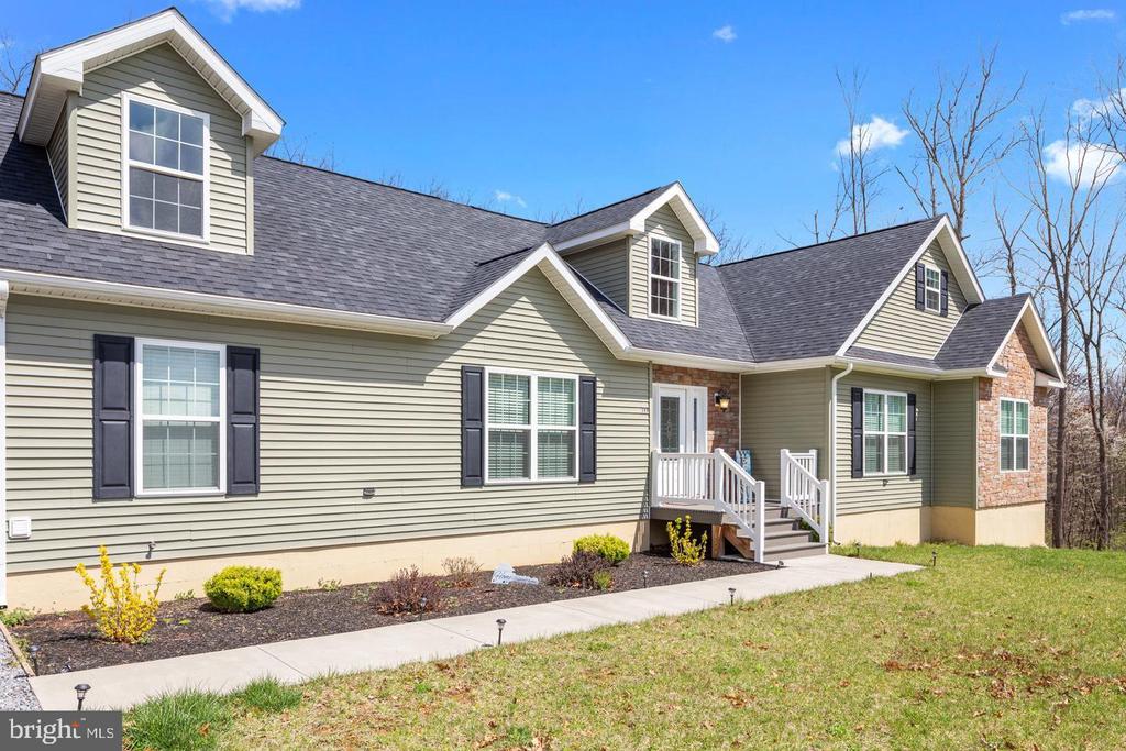 289 SLATE LN