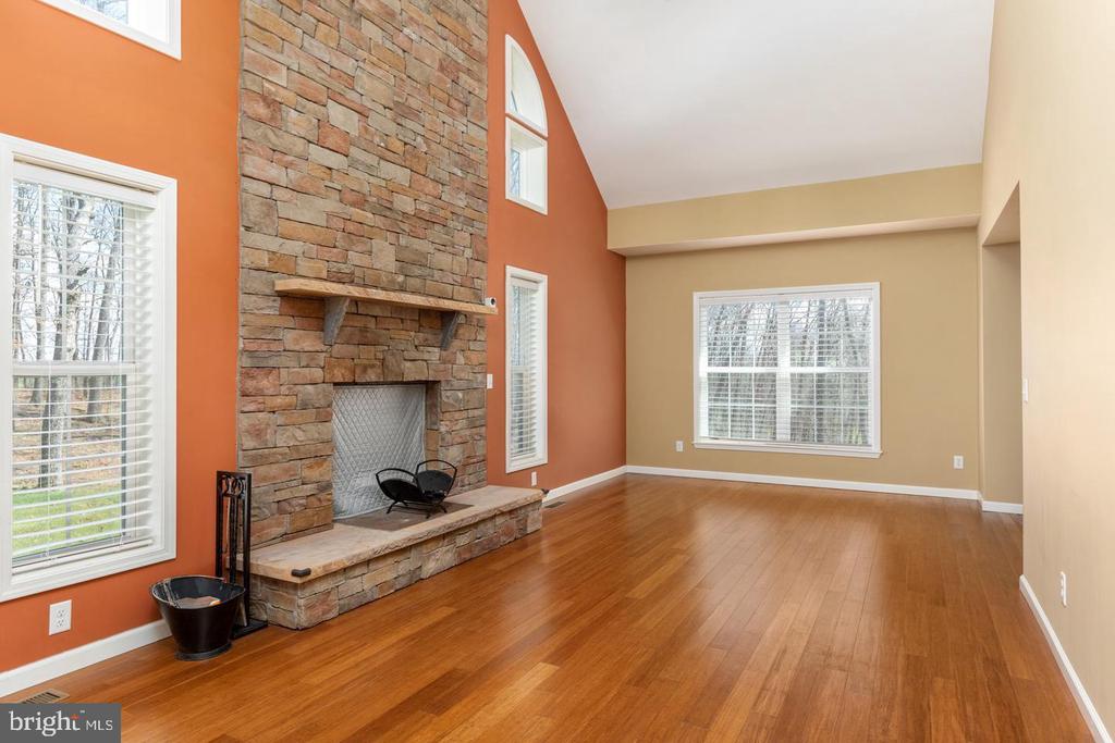 289 SLATE LN