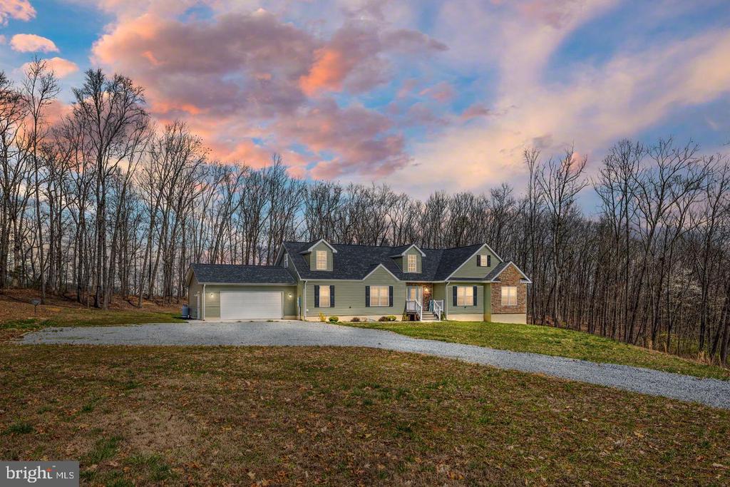 289 SLATE LN