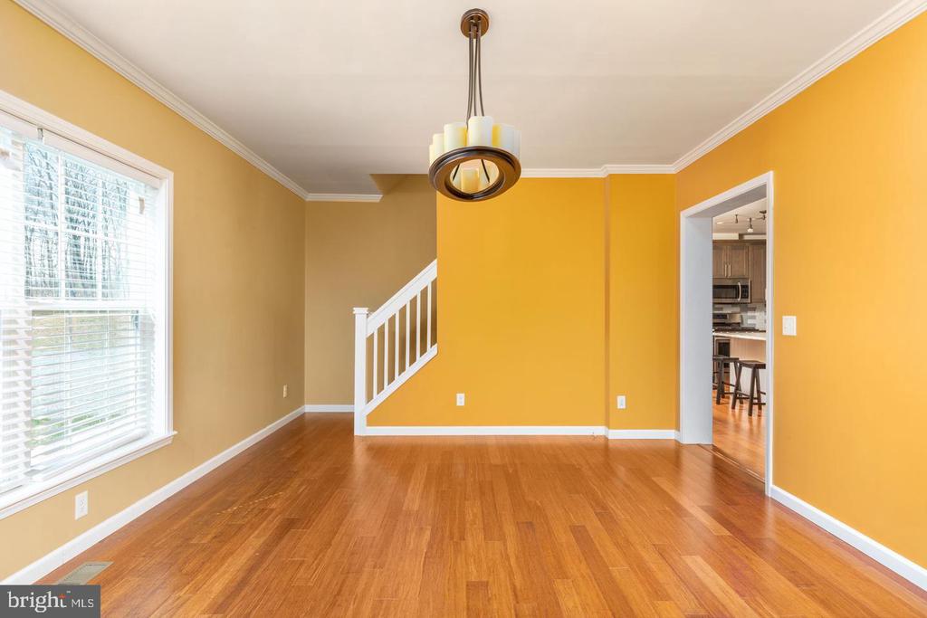 289 SLATE LN
