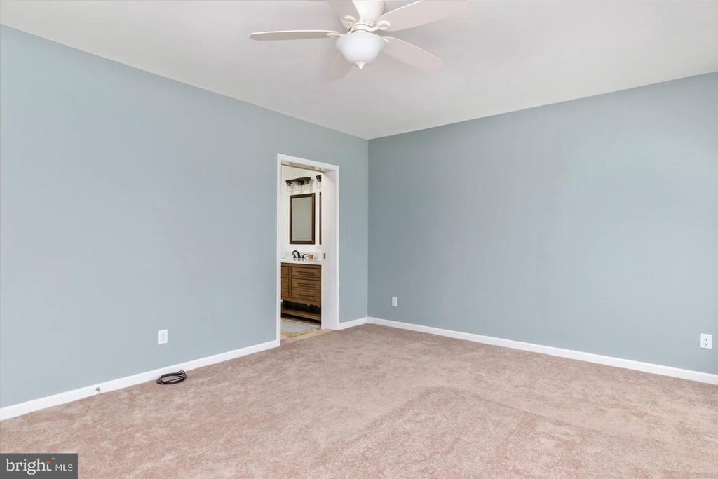 289 SLATE LN