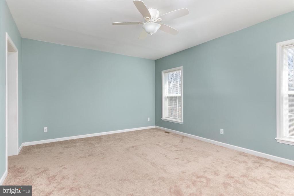 289 SLATE LN
