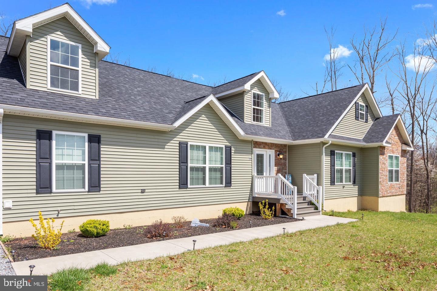 289 SLATE LN