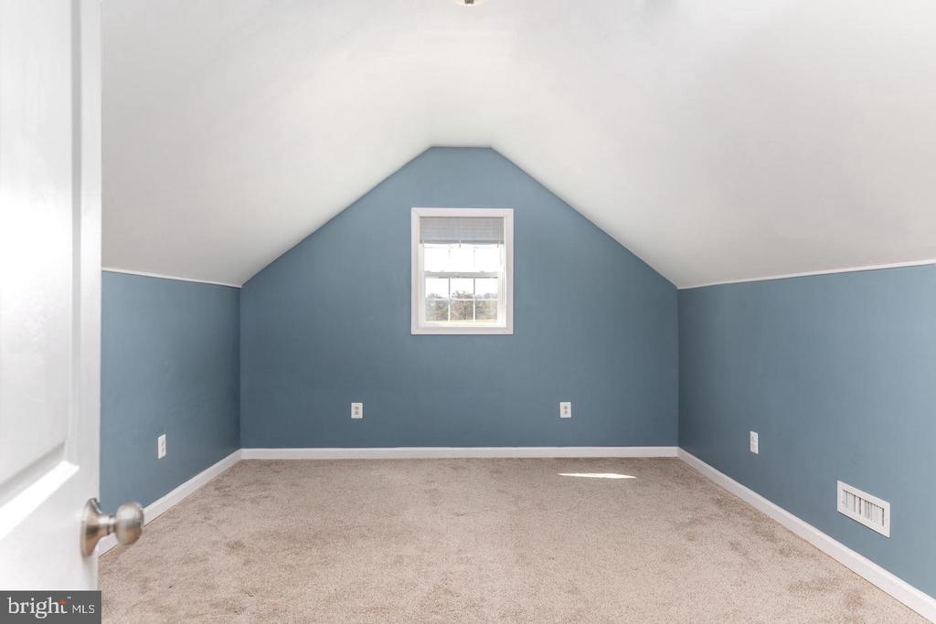 289 SLATE LN