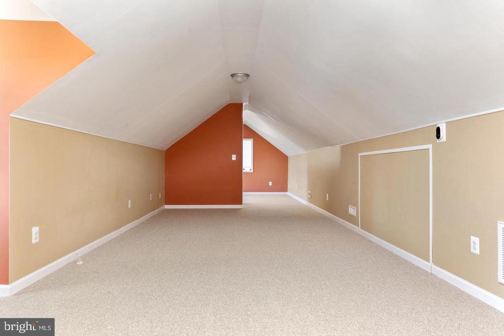 289 SLATE LN