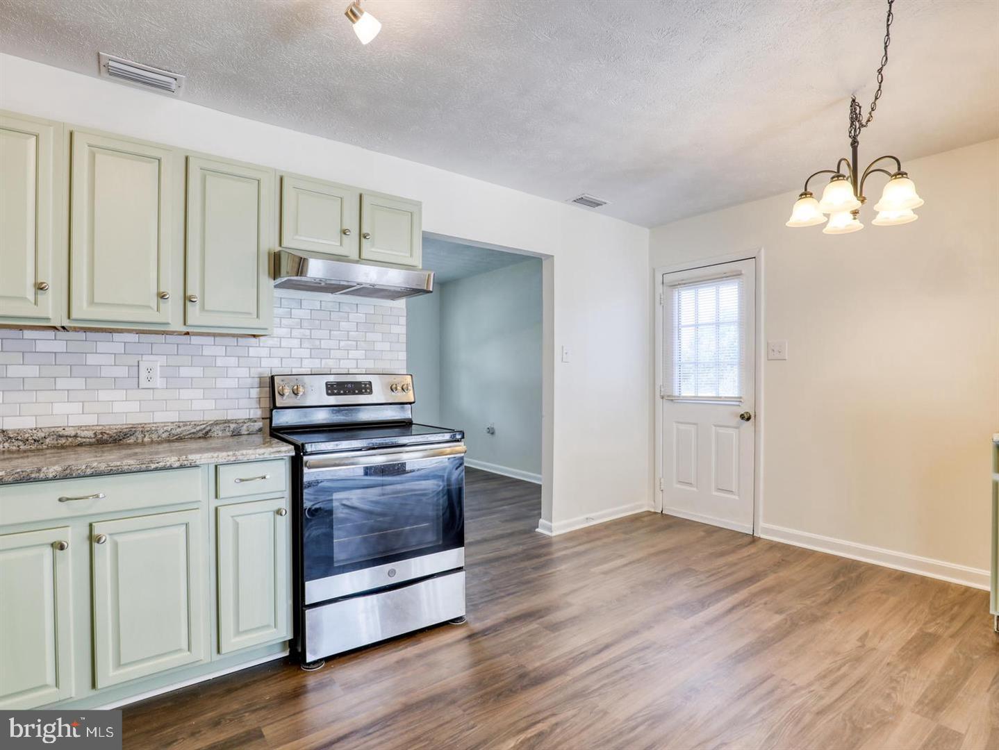 208 CREST CIRCLE