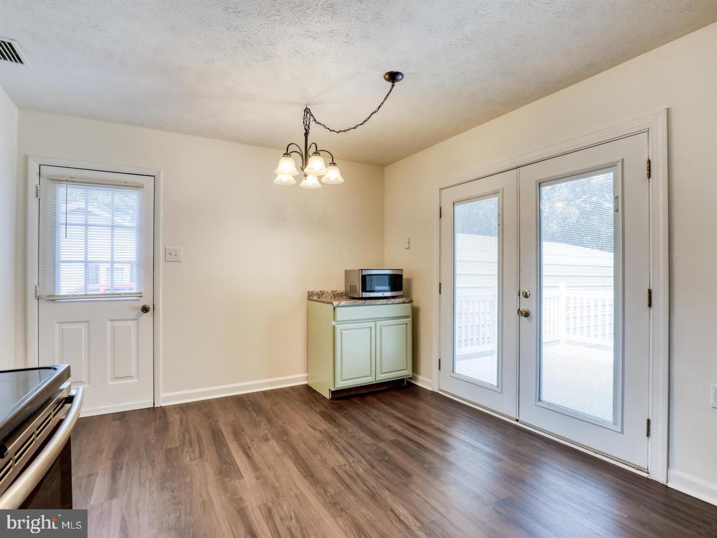 208 CREST CIRCLE
