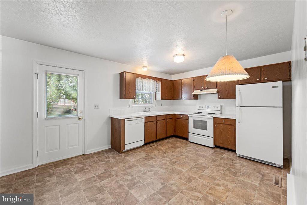 214 WATERFORD LANE