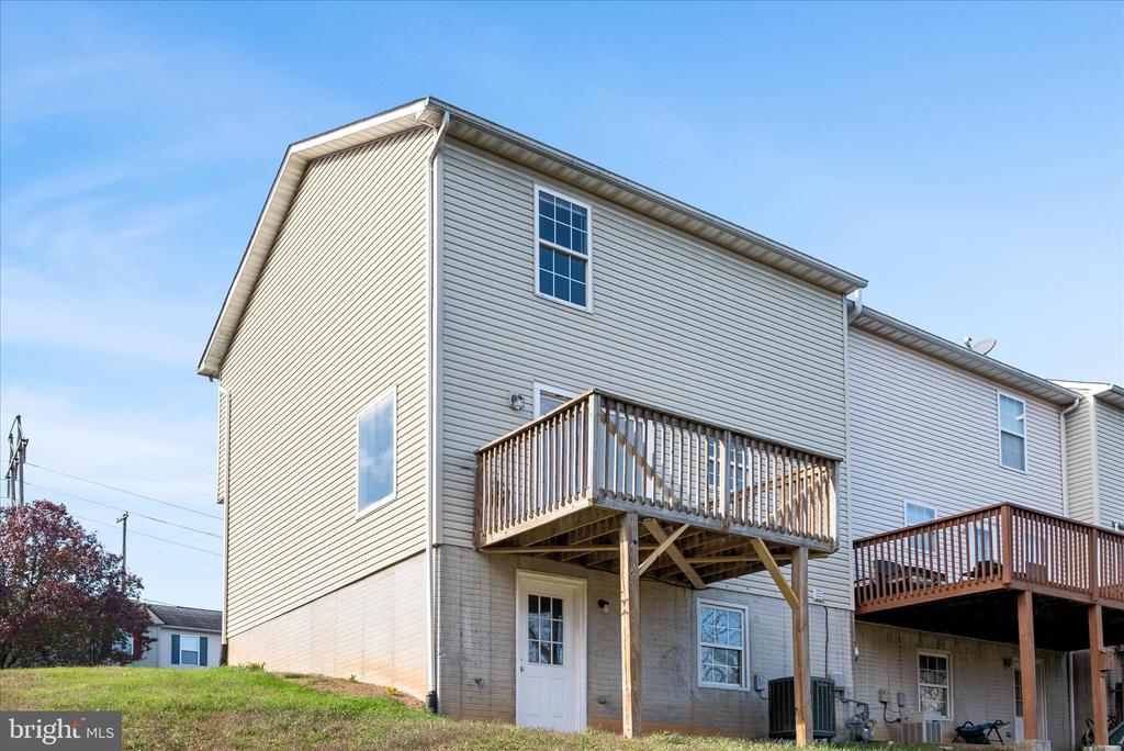 400 EMILY LANE