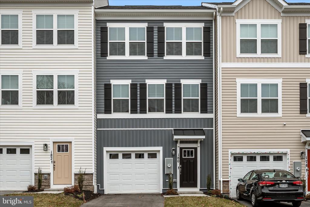 180 MUNSEE CIRCLE