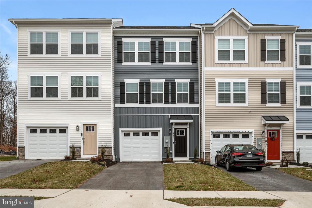 180 MUNSEE CIRCLE