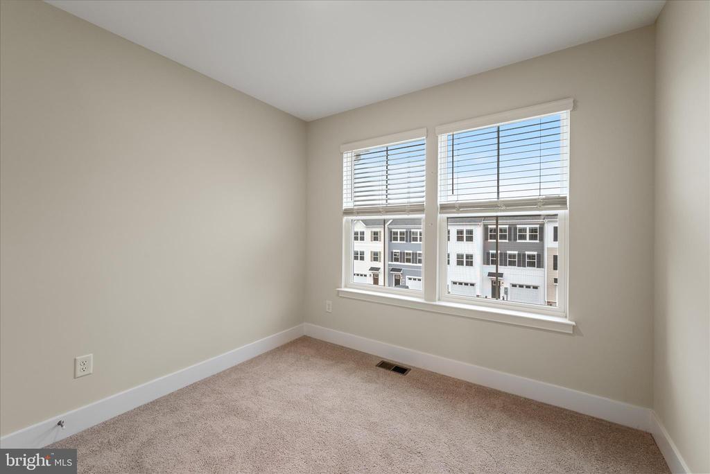 180 MUNSEE CIRCLE