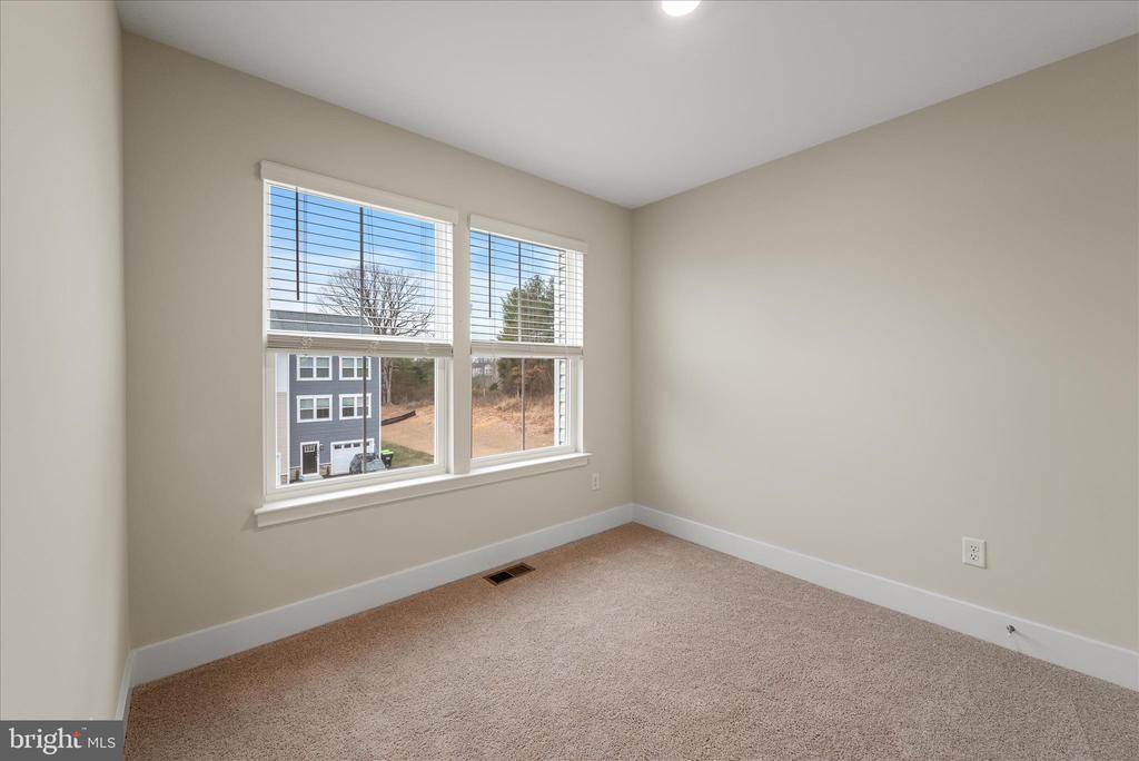 180 MUNSEE CIRCLE