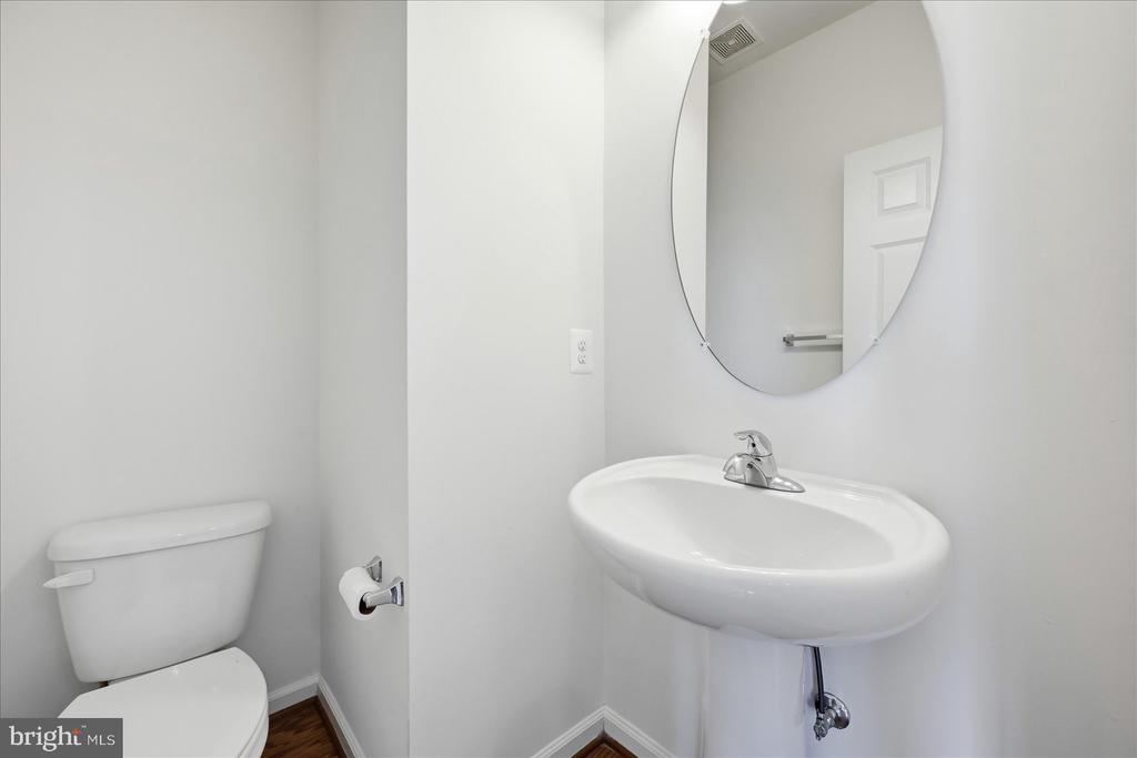 117 ROTUNDA DR