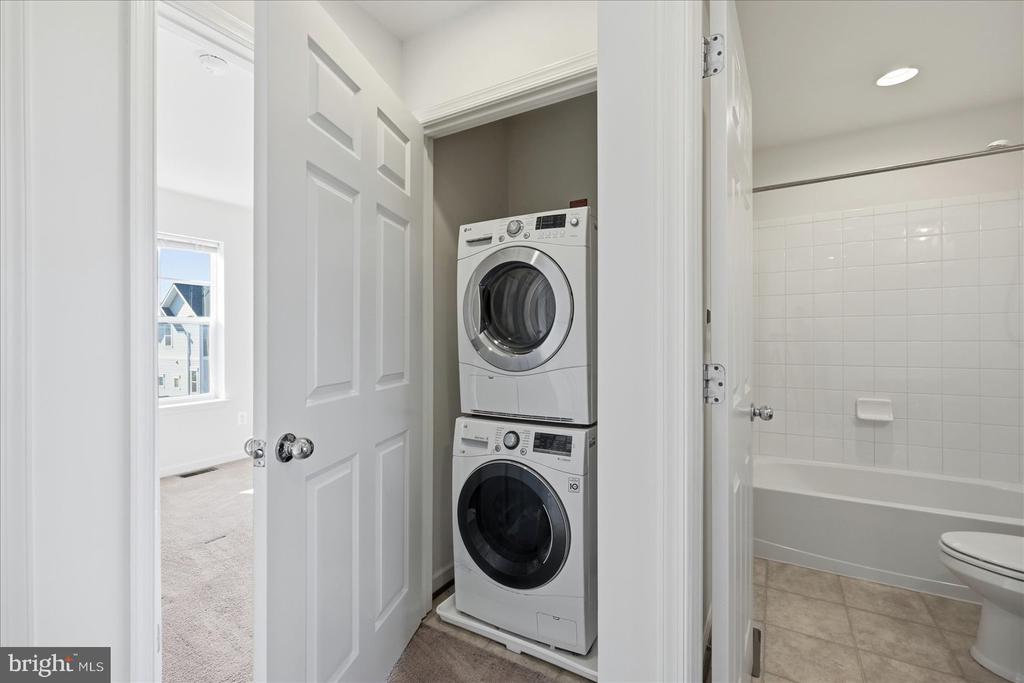 117 ROTUNDA DR