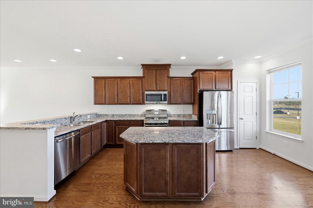 117 ROTUNDA DR