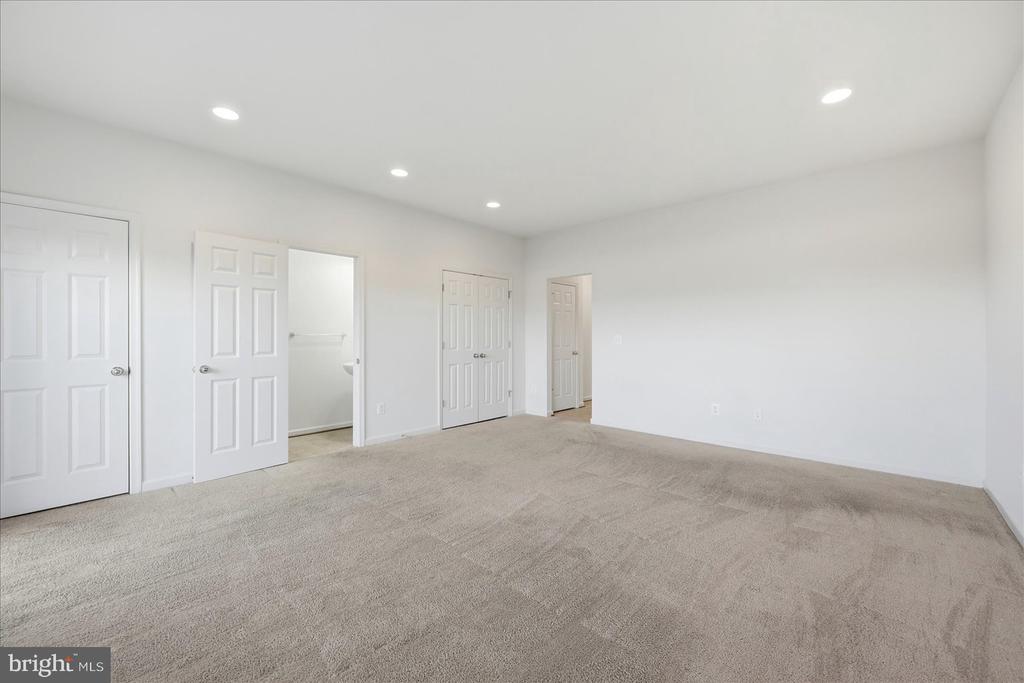 117 ROTUNDA DR