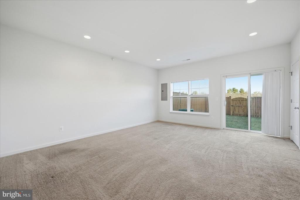 117 ROTUNDA DR