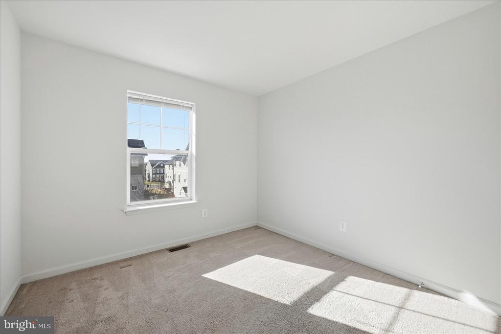 117 ROTUNDA DR
