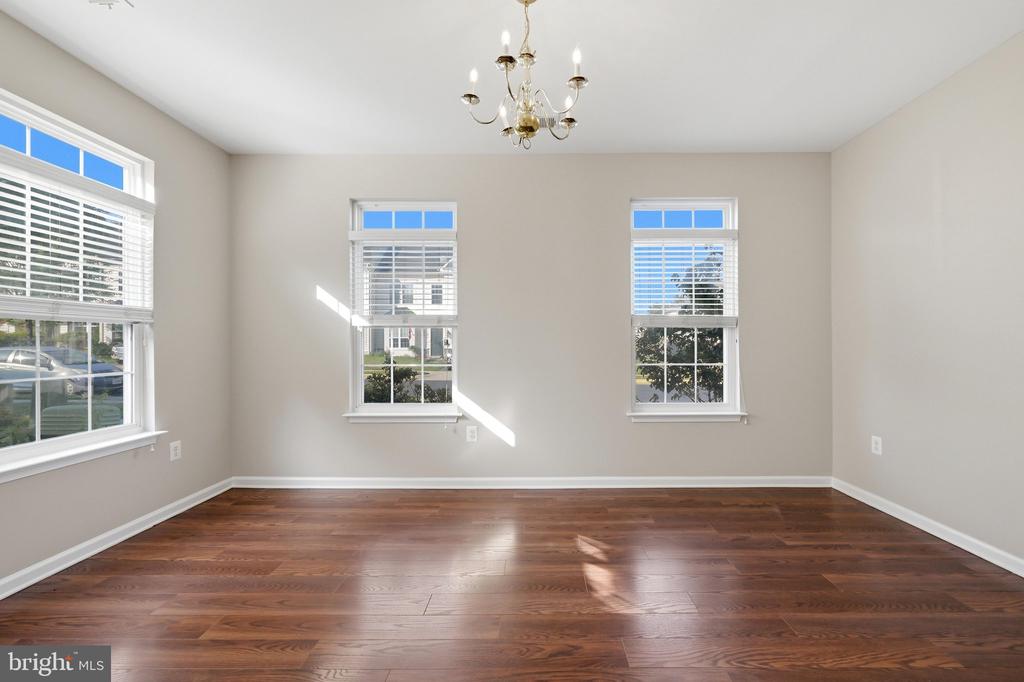 300 KINTYRE LANE