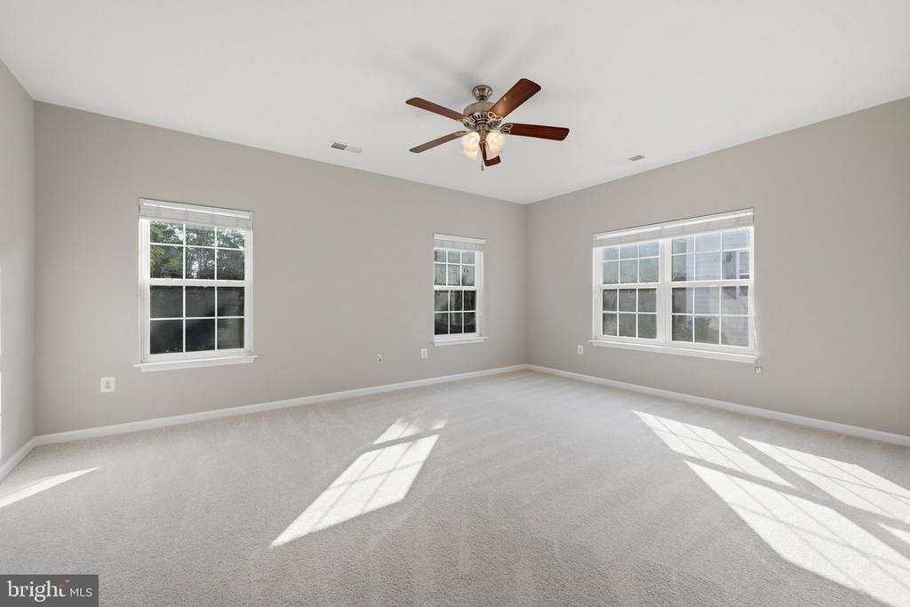 300 KINTYRE LANE